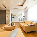 Brivibas Lux 아파트